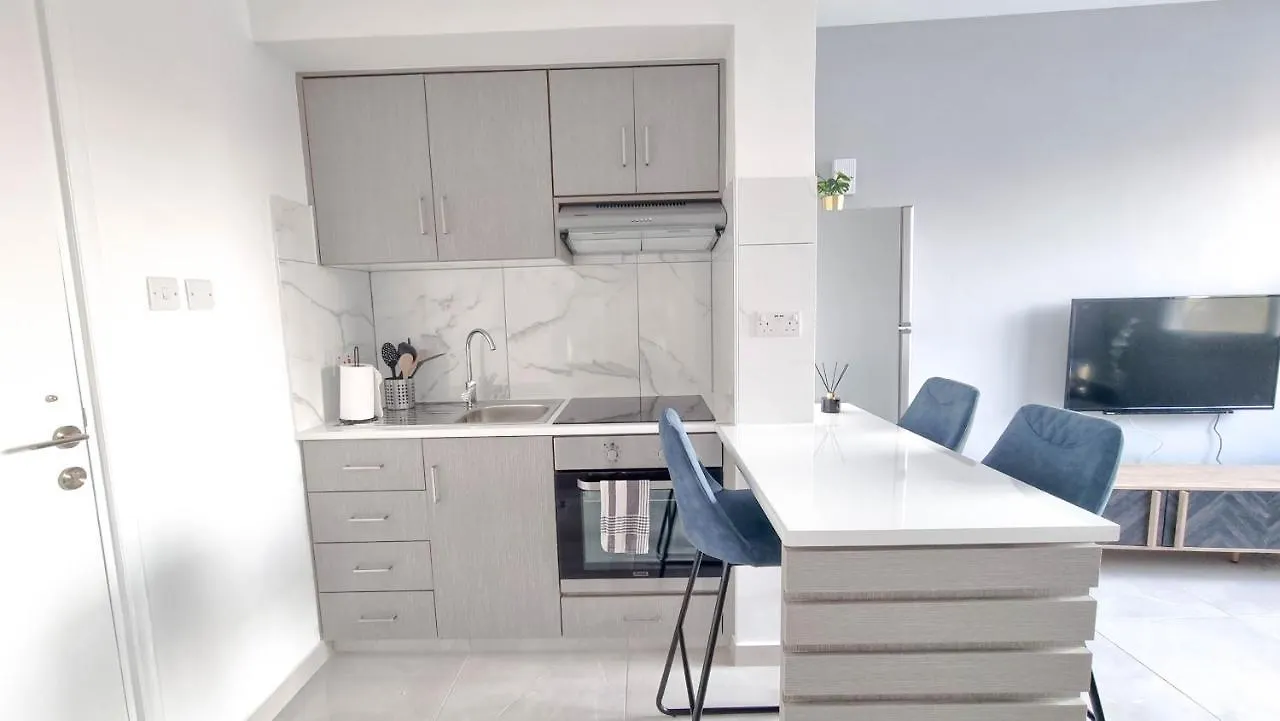 Coastal Chic: Luxury Apt In The Heart Of The City! With Smart Tv! Larnaca 0*,  Cyprus
