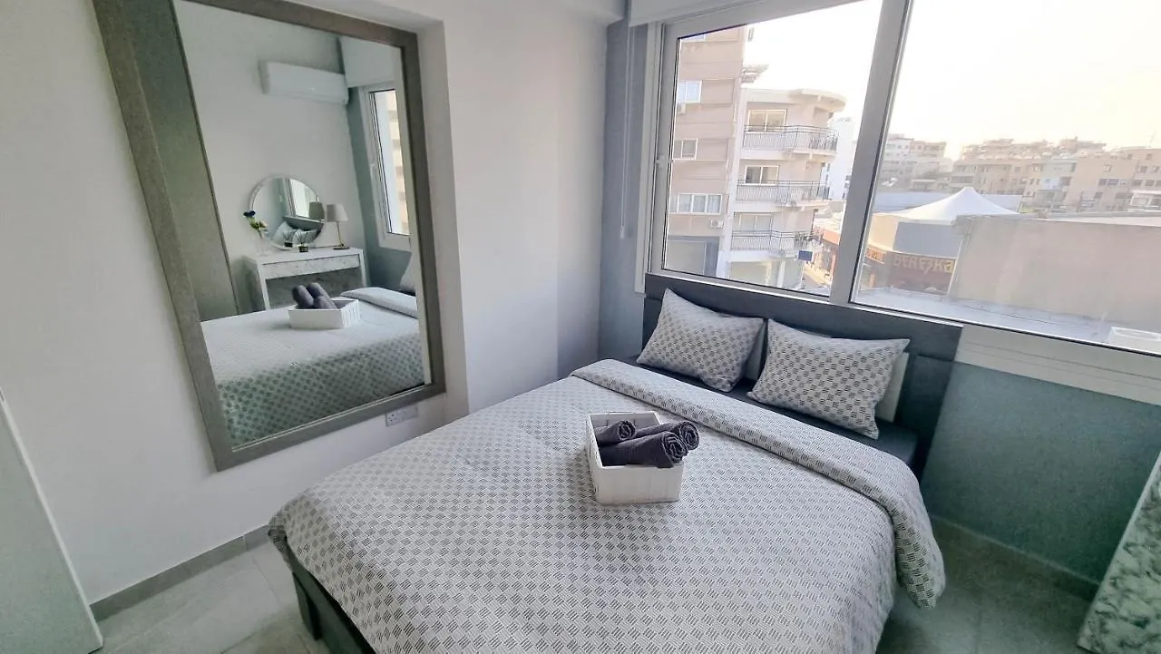 Apartment Coastal Chic: Luxury Apt In The Heart Of The City! With Smart Tv! Larnaca