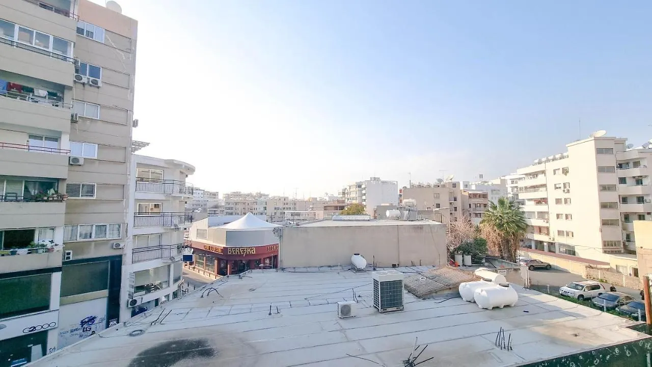 Apartment Coastal Chic: Luxury Apt In The Heart Of The City! With Smart Tv! Larnaca Cyprus