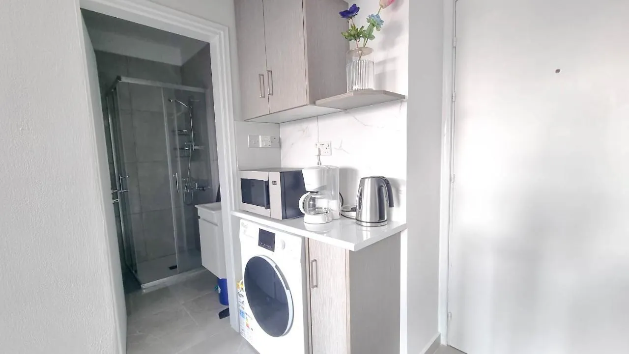 Apartment Coastal Chic: Luxury Apt In The Heart Of The City! With Smart Tv! Larnaca