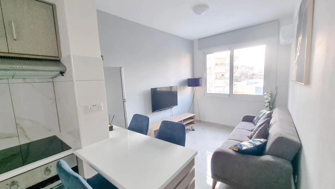Apartment Coastal Chic: Luxury Apt In The Heart Of The City! With Smart Tv! Larnaca